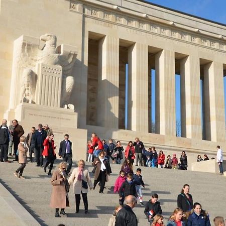 F2 Proche Gare Et Toute Commodite Château-Thierry Exteriör bild
